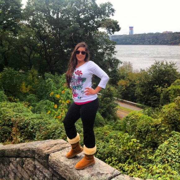 BETSEY JOHNSON SHIRT 😍 - Picture 6 of 6